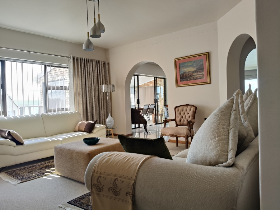 4 Bedroom Property for Sale in Wavecrest Eastern Cape